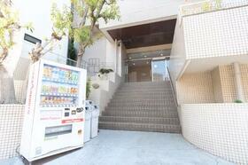 16/16 エントランス