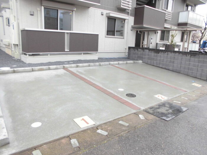 2/2 駐車場