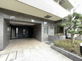 16/16 エントランス