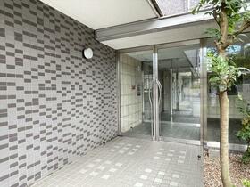 16/16 エントランス