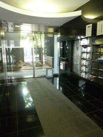 16/16 エントランス