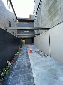 16/16 エントランス