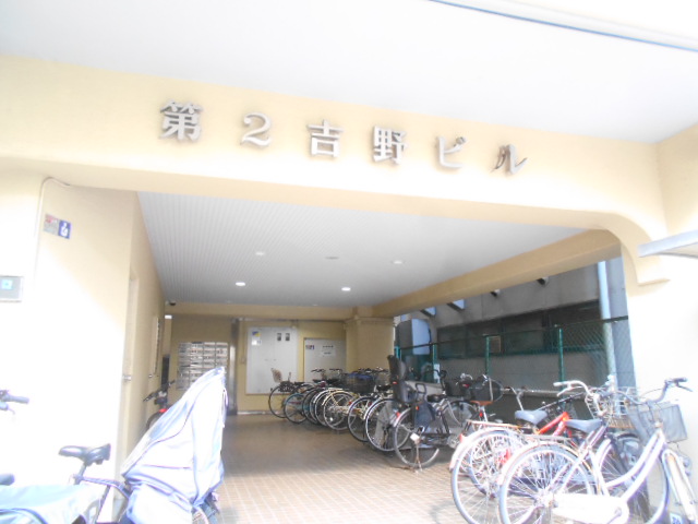 22/30 エントランス