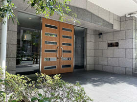 16/16 エントランス