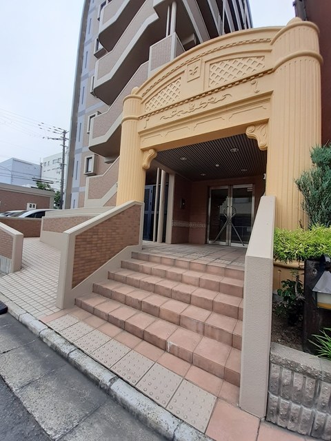 14/20 エントランス