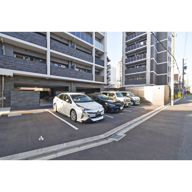 23/26 駐車場