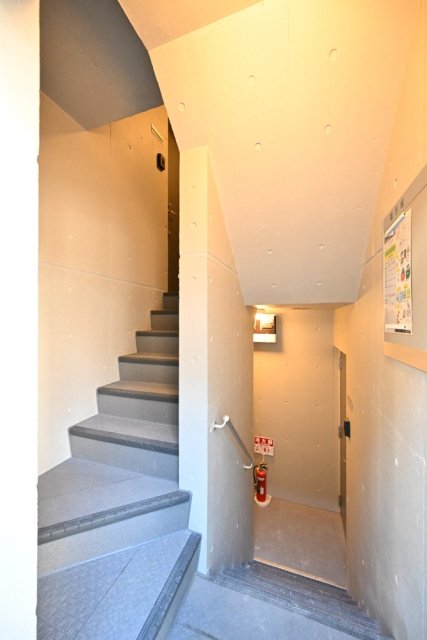 23/24 エントランス