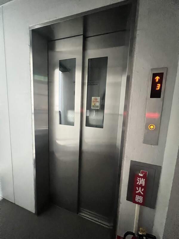 19/19 エントランス