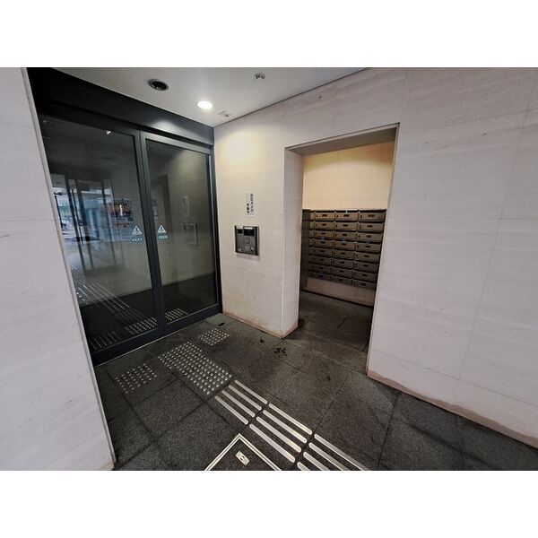 15/18 エントランス