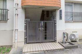 16/16 エントランス