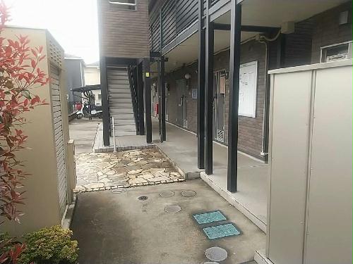 13/18 エントランス