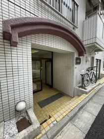 16/16 エントランス