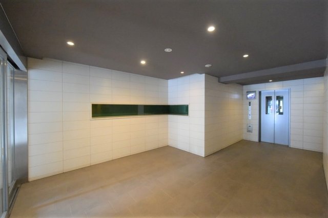 27/29 エントランス