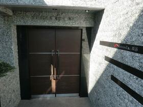 16/16 エントランス