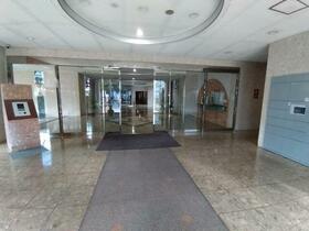 16/16 エントランス