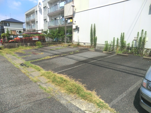 21/28 駐車場