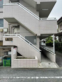 16/16 エントランス