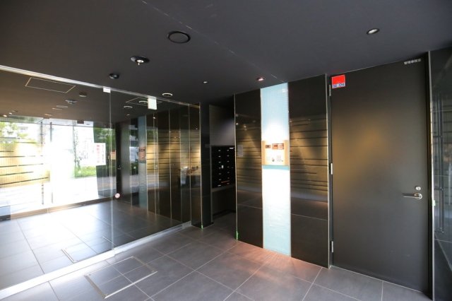 23/30 エントランス