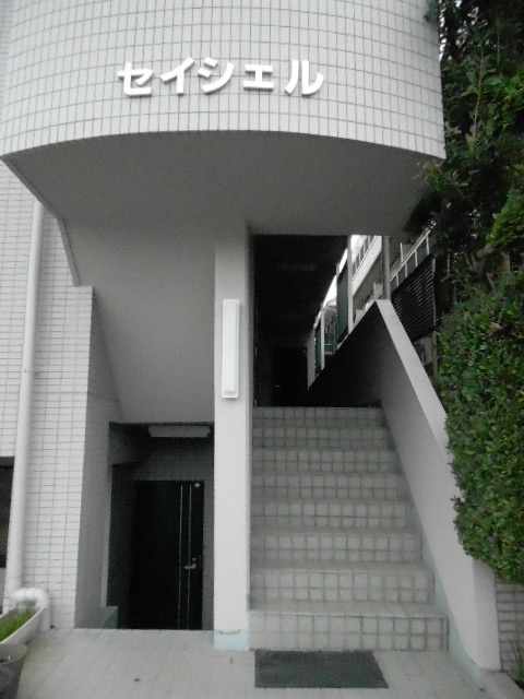 22/30 エントランス