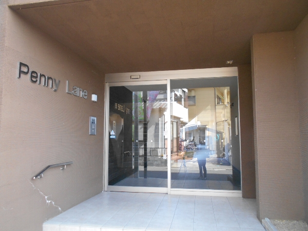 21/30 エントランス