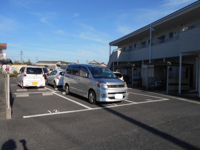22/28 駐車場