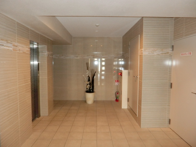 21/30 エントランス