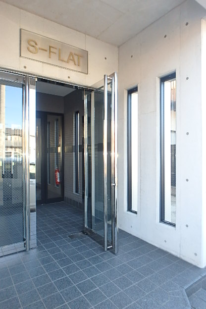 22/30 エントランス