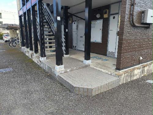 13/14 エントランス