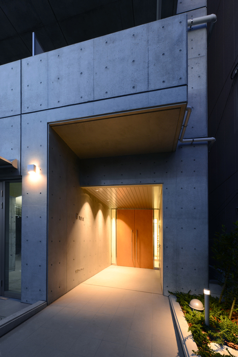 18/27 エントランス