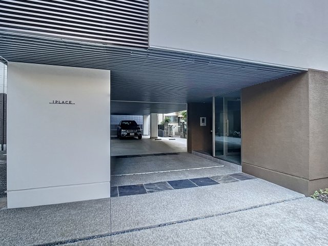 20/23 エントランス