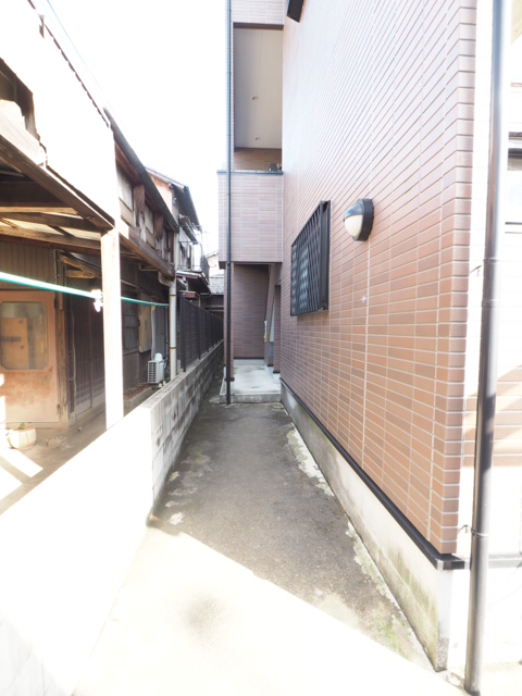 22/28 エントランス