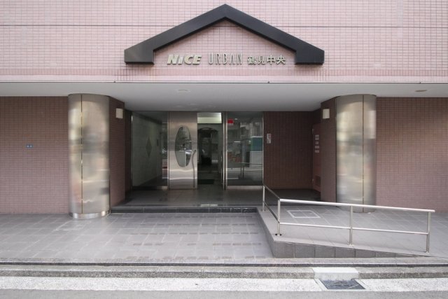 16/17 エントランス