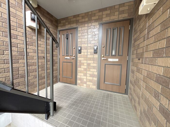 16/21 エントランス