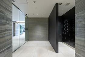 16/16 エントランス