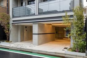 16/16 エントランス