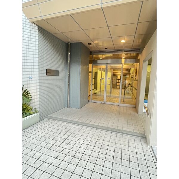 20/20 エントランス