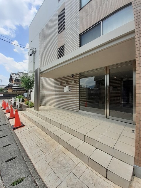 14/20 エントランス