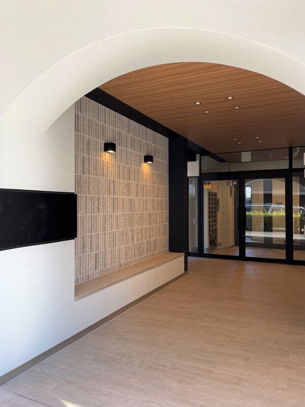 23/23 エントランス