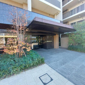 13/13 エントランス