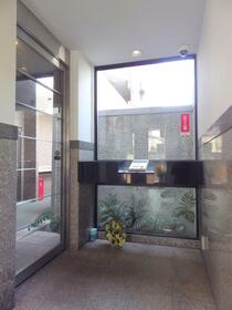 16/16 エントランス