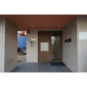 16/16 エントランス