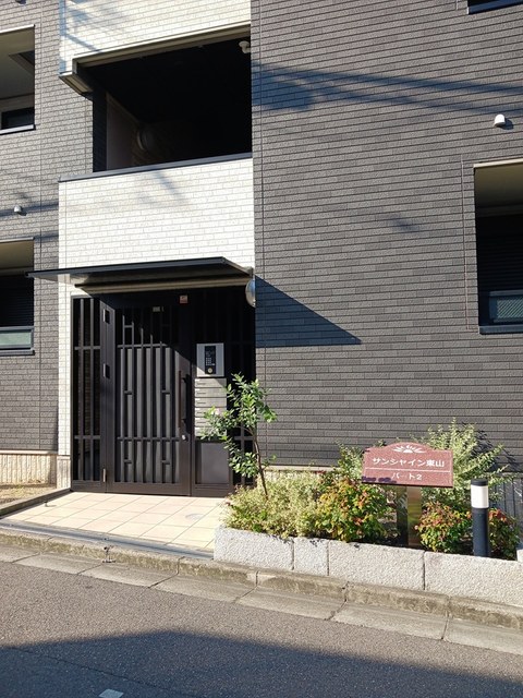 14/20 エントランス