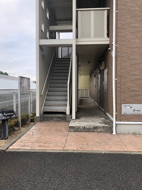 22/30 エントランス