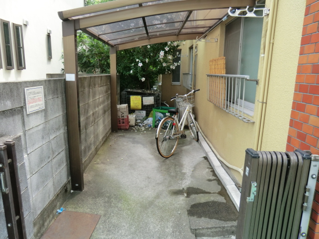 22/30 エントランス