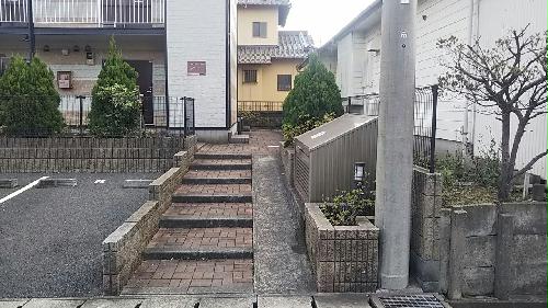 13/19 エントランス