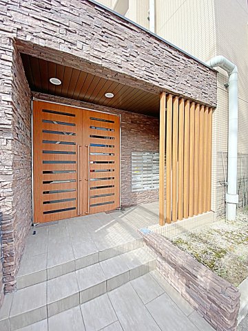 28/29 エントランス