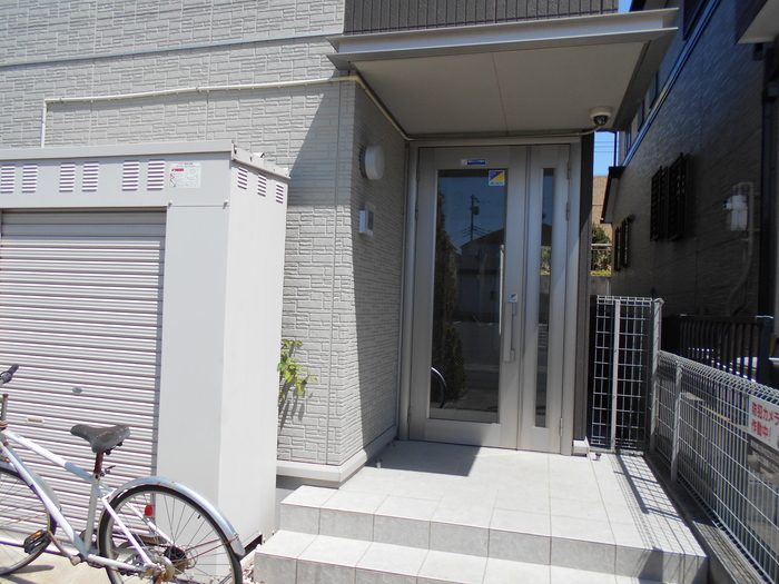 18/28 エントランス