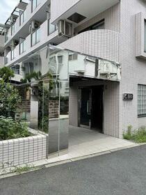 16/16 エントランス