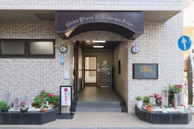 22/28 エントランス