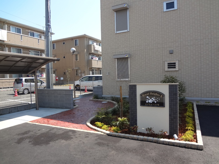 18/23 エントランス